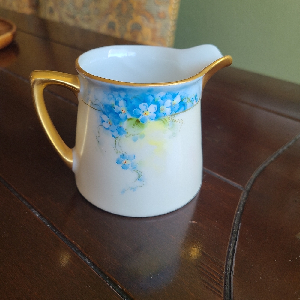 German forget me not pitcher with gold rim and handles. Excellent for age.🐣